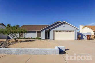 Building Photo - 8738 W Golden Ln