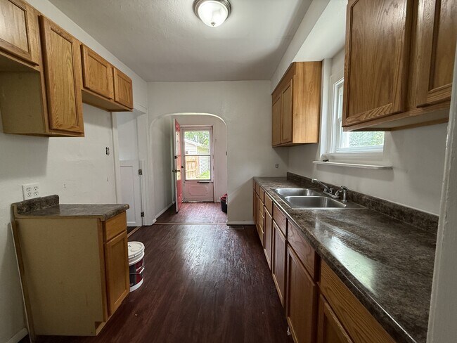 Foto del edificio - 4112 Garden Park Dr