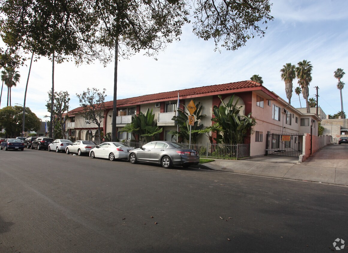 Primary Photo - 1645 N. Winona Blvd