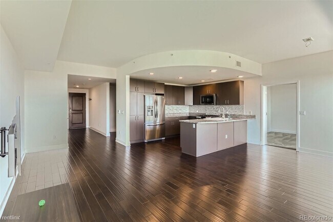Foto del edificio - 1 br, 1 bath Condo - 2990 East 17th Avenue...