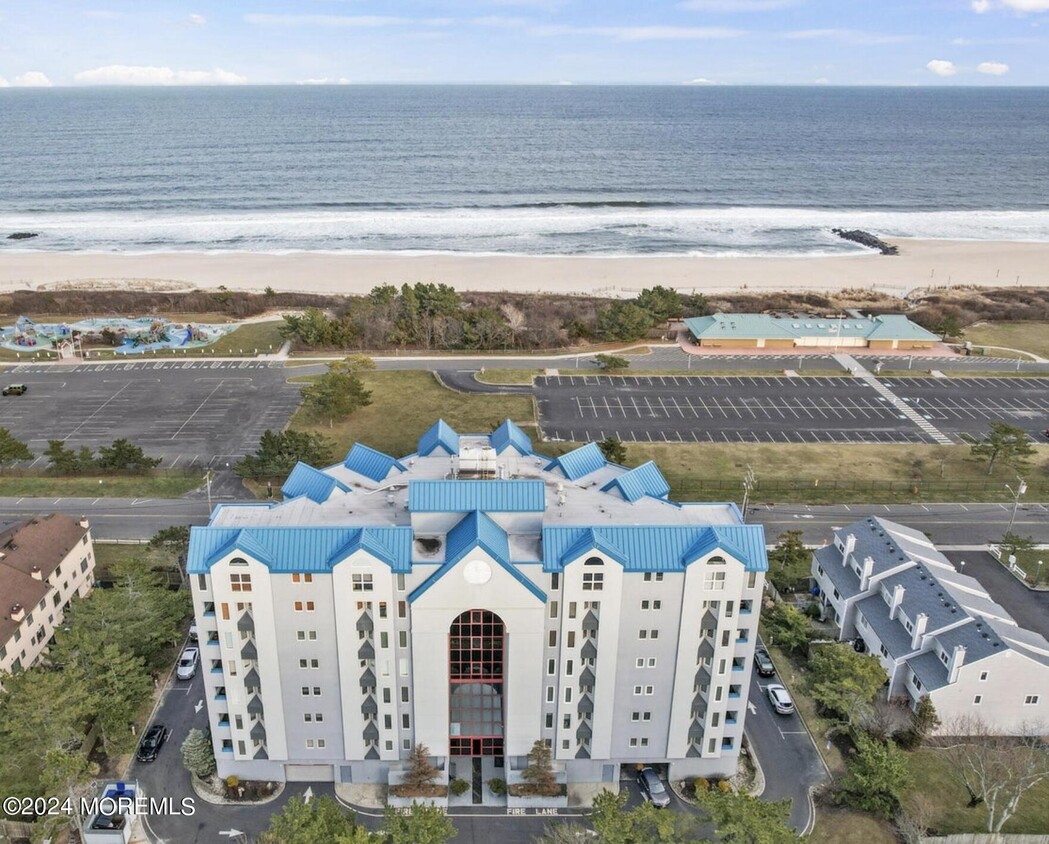 Primary Photo - 300 Ocean Blvd
