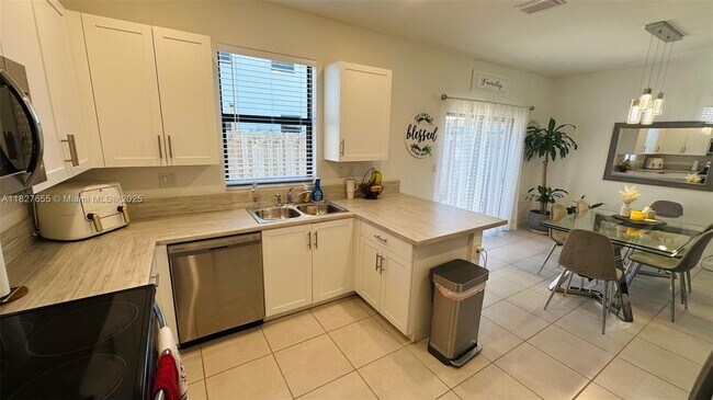Foto del edificio - 545 NE 206th Ln