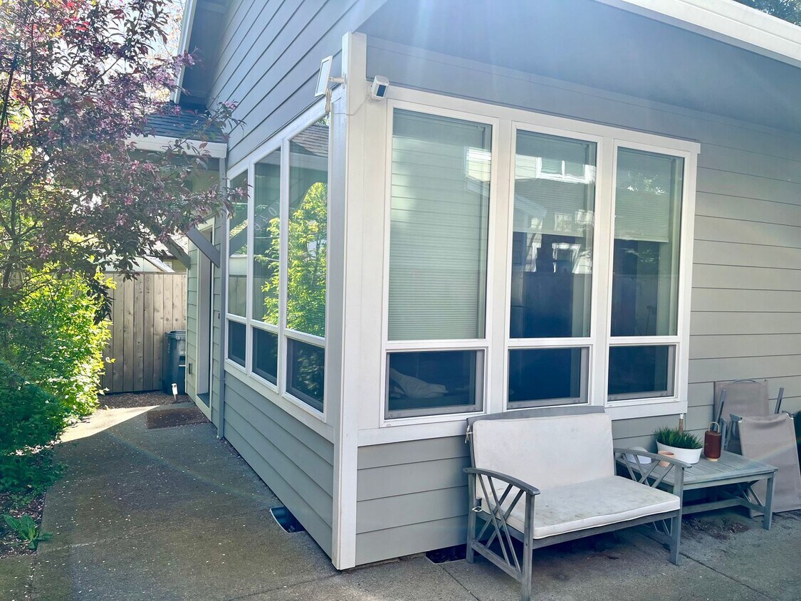 Primary Photo - Super cool cottage with private setting