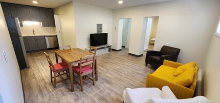 Building Photo - 1119 2nd St SW