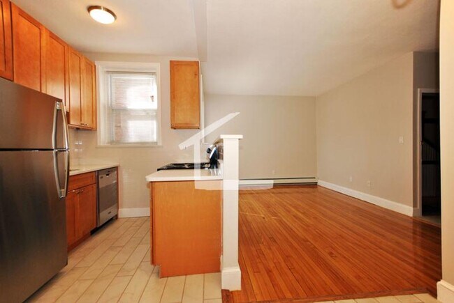 Building Photo - Washington Square Area. Fully Renovated. P...