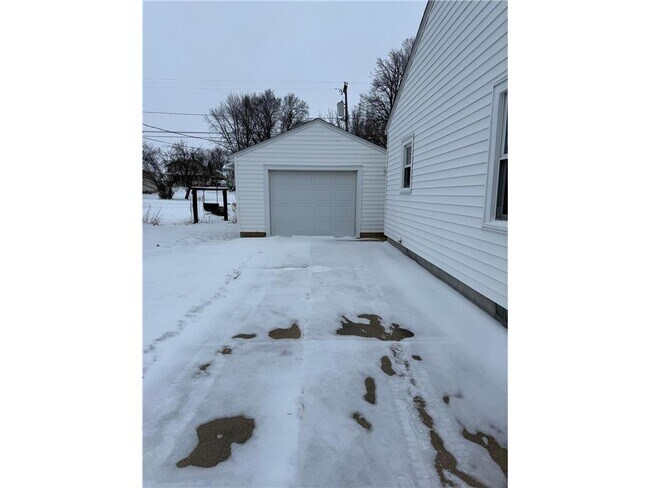 Foto del edificio - 320 E Main St