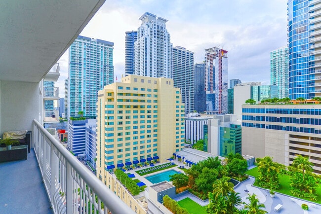 Building Photo - 1200 Brickell Bay Dr