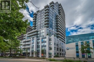 Building Photo - 736 Spadina Ave.