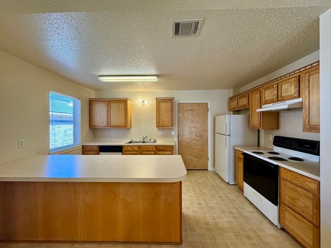 Building Photo - Duplex