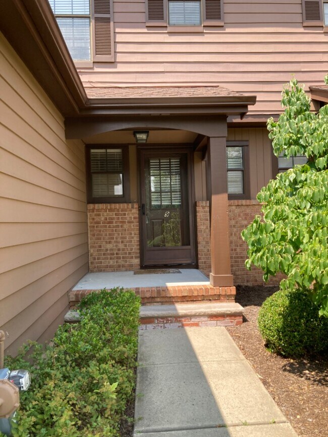 Puerta principal - 9 Gallo Ct