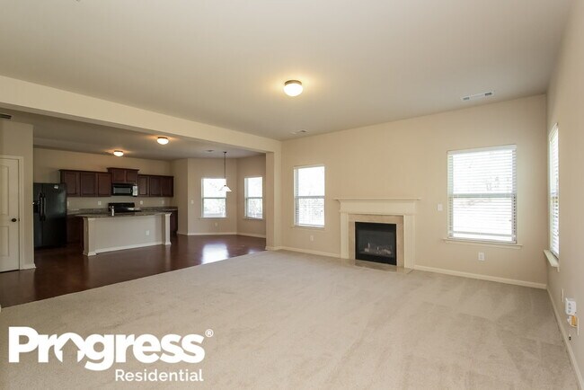 Building Photo - 3760 Brookhollow Dr