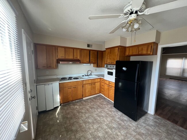 Building Photo - 2 bed 1 Bath Apartment Home located in Spe...