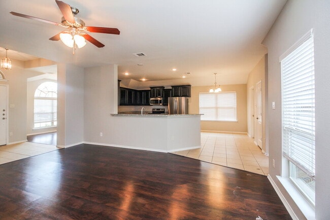 Building Photo - 1323 Artemus Dr