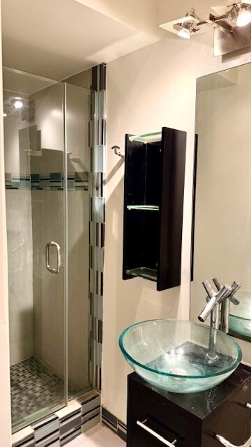 Foto del edificio - 6244 Morse Ave