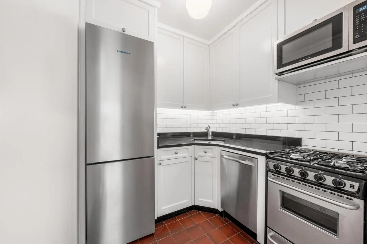 Foto principal - 145 W 80th St