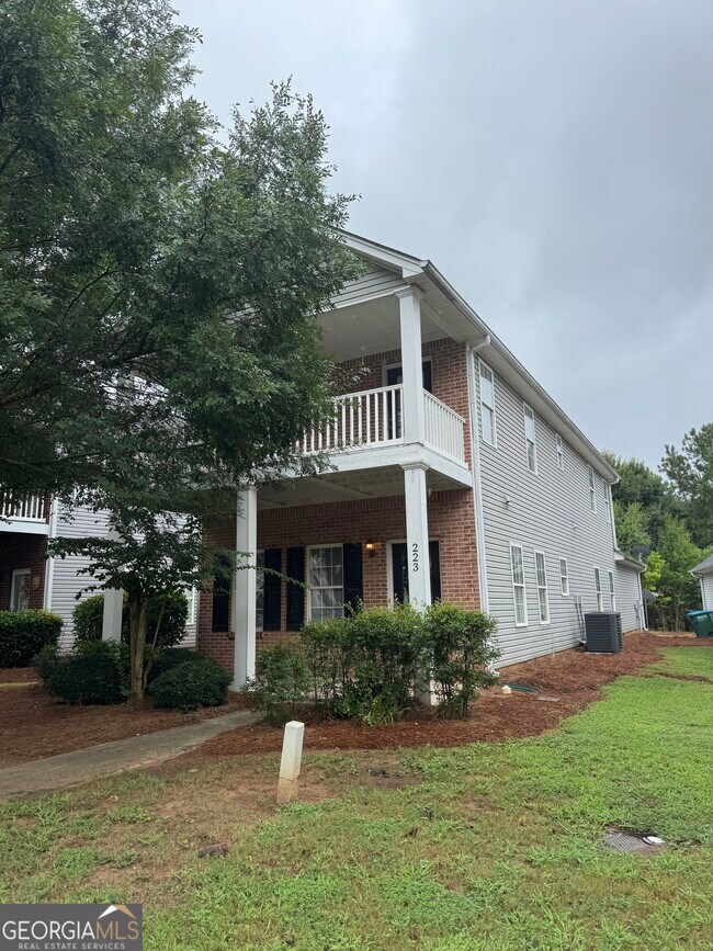 Foto del edificio - 223 Milford Dr
