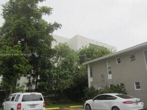 Building Photo - 1525 NW 19th Terrace