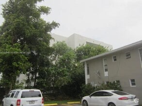 Building Photo - 1525 NW 19th Terrace