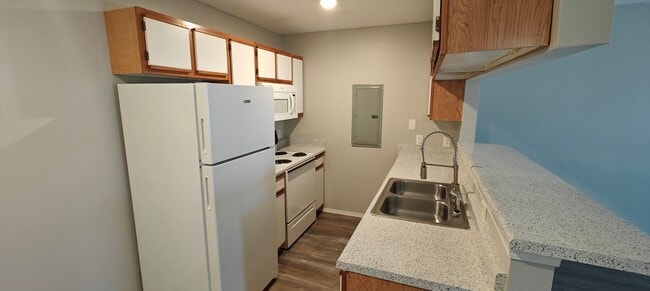 1BR,1BR, 850 sq ft - The Vineyards at Jones Road