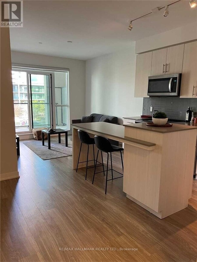 Photo du bâtiment - 4055 Parkside Village Dr