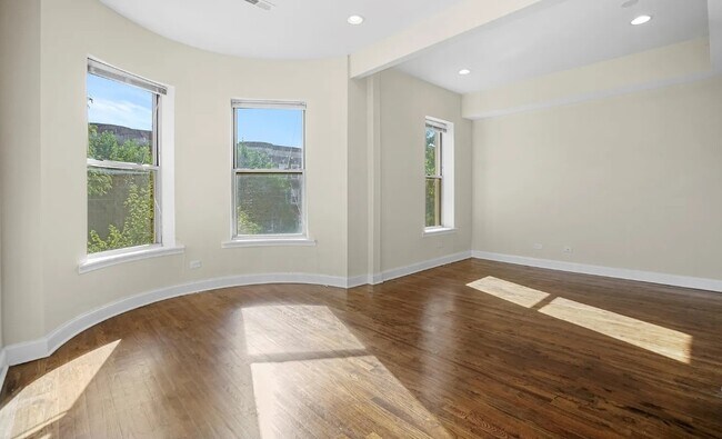 Foto del edificio - 4542 S Indiana Ave