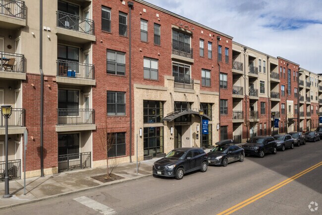 Entrada - The Metro Apartments