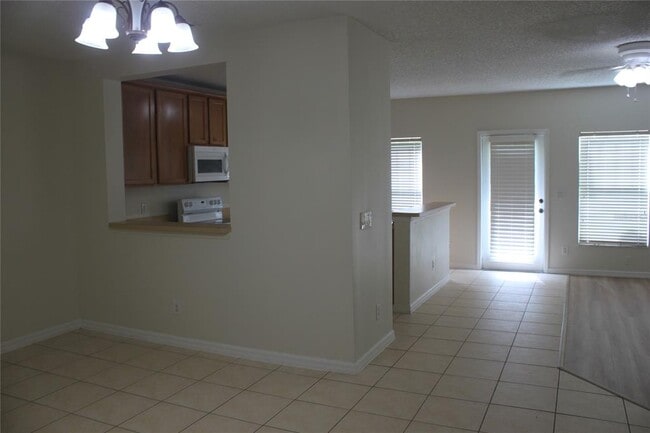 Building Photo - 2102 Jeremiah Way