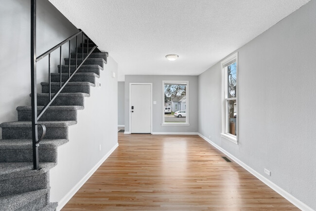 Foto del edificio - 2124 W College Ave