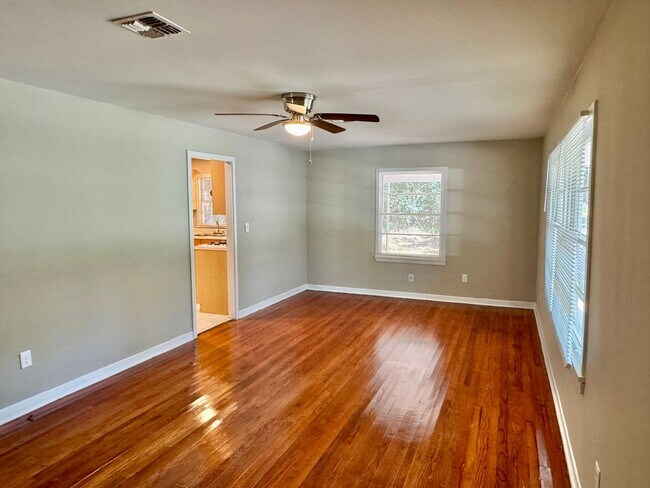 Foto del edificio - Move-in Ready ! Bright 3 Bedroom