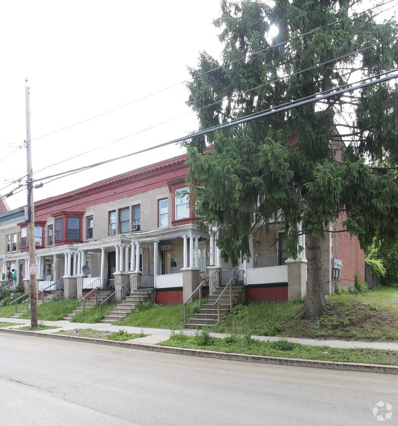 Primary Photo - 1636 Foster Ave