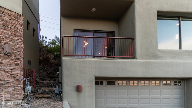 Foto del edificio - 44 W Foothill Dr