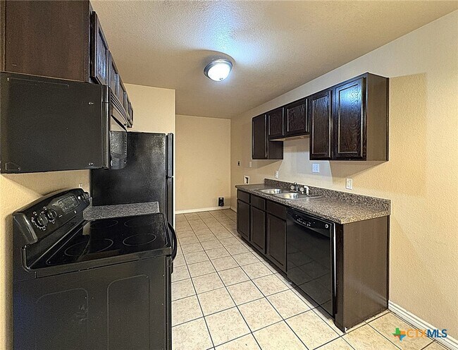 Foto del edificio - 1305 Covey Ln