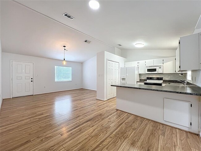 Building Photo - 30931 Lochmore Cir
