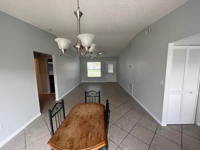 Building Photo - 5282 Canal Cir W