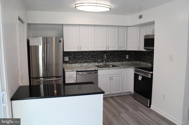 Building Photo - 201 Continental Dr