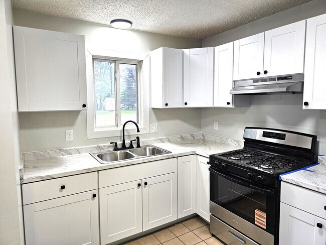 Foto del edificio - Newly Remodeled 2 Bedroom, 1 Bath — Pet Fr...
