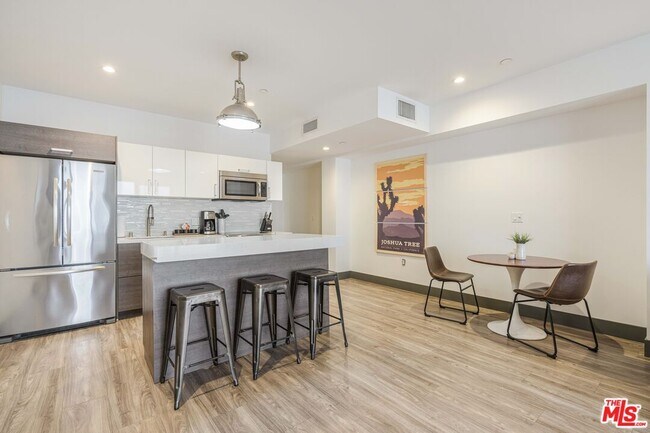 Foto del edificio - 932 S Hill St