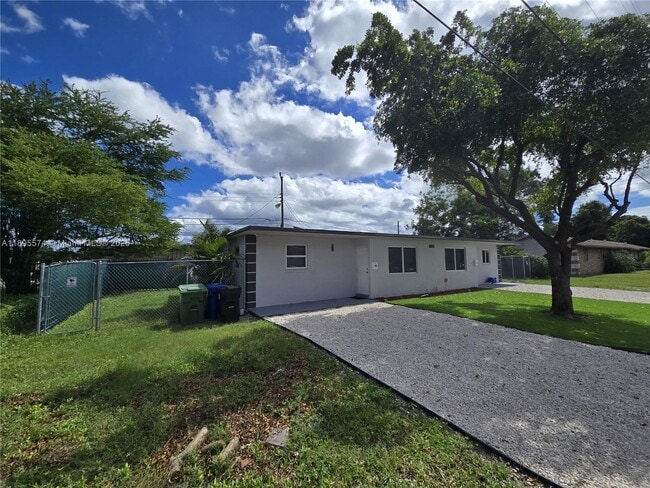 Foto del edificio - 716 NW 14th Way