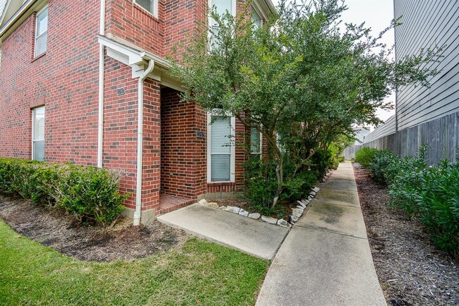 Building Photo - 1747 Hadley St