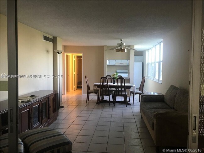Foto del edificio - 9470 Live Oak Pl