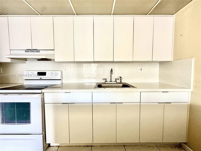 Foto del edificio - 17650 NW 68th Ave