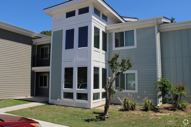 Building Photo - 277 Alexandra Drive