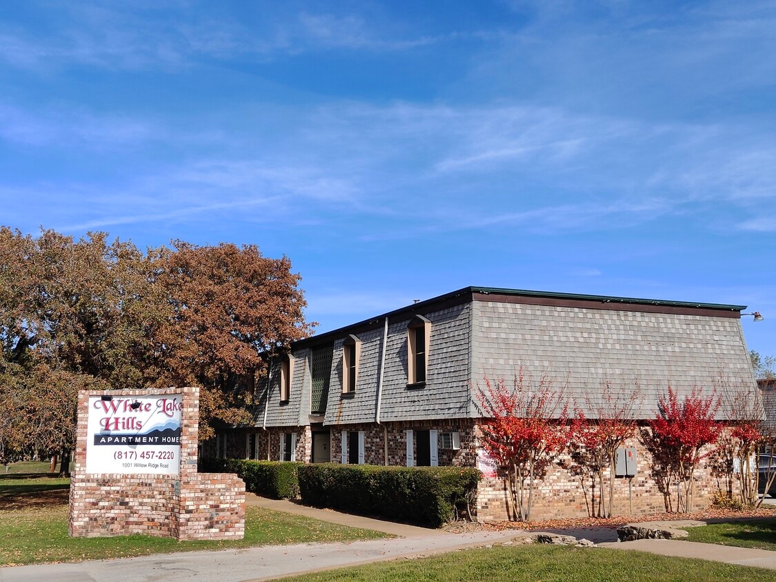 Building Photo - White Lake Hills Apartment