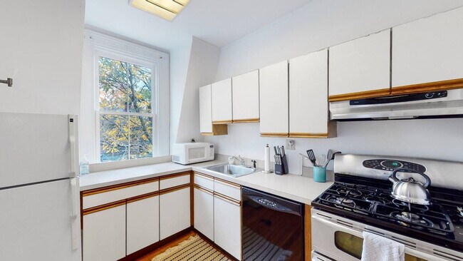 Building Photo - 39 Cypress St