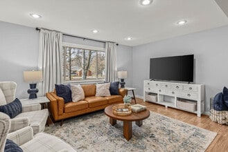 201 N Dogwood St