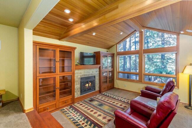 Foto del edificio - 17028 Cooper Dr