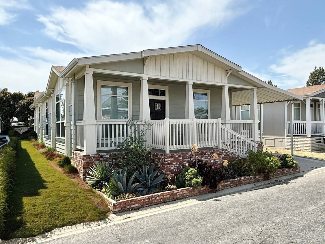 Foto principal - 3595 Santa Fe Ave