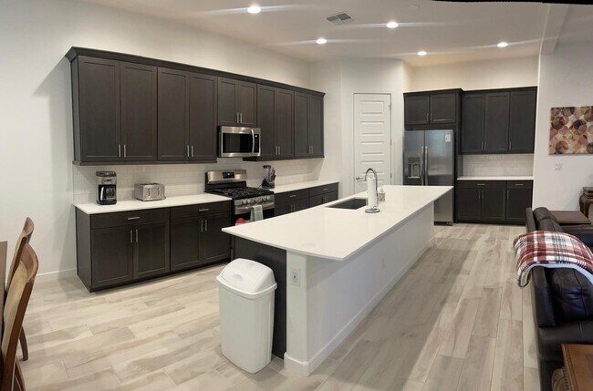 Foto del edificio - 9329 W Sells Dr