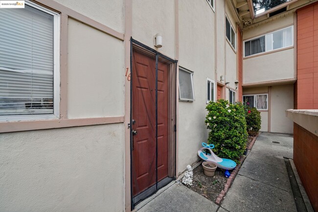 Foto del edificio - 27505 Tampa Ave