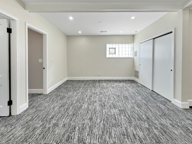 Foto del edificio - 3461 W Montrose Ave